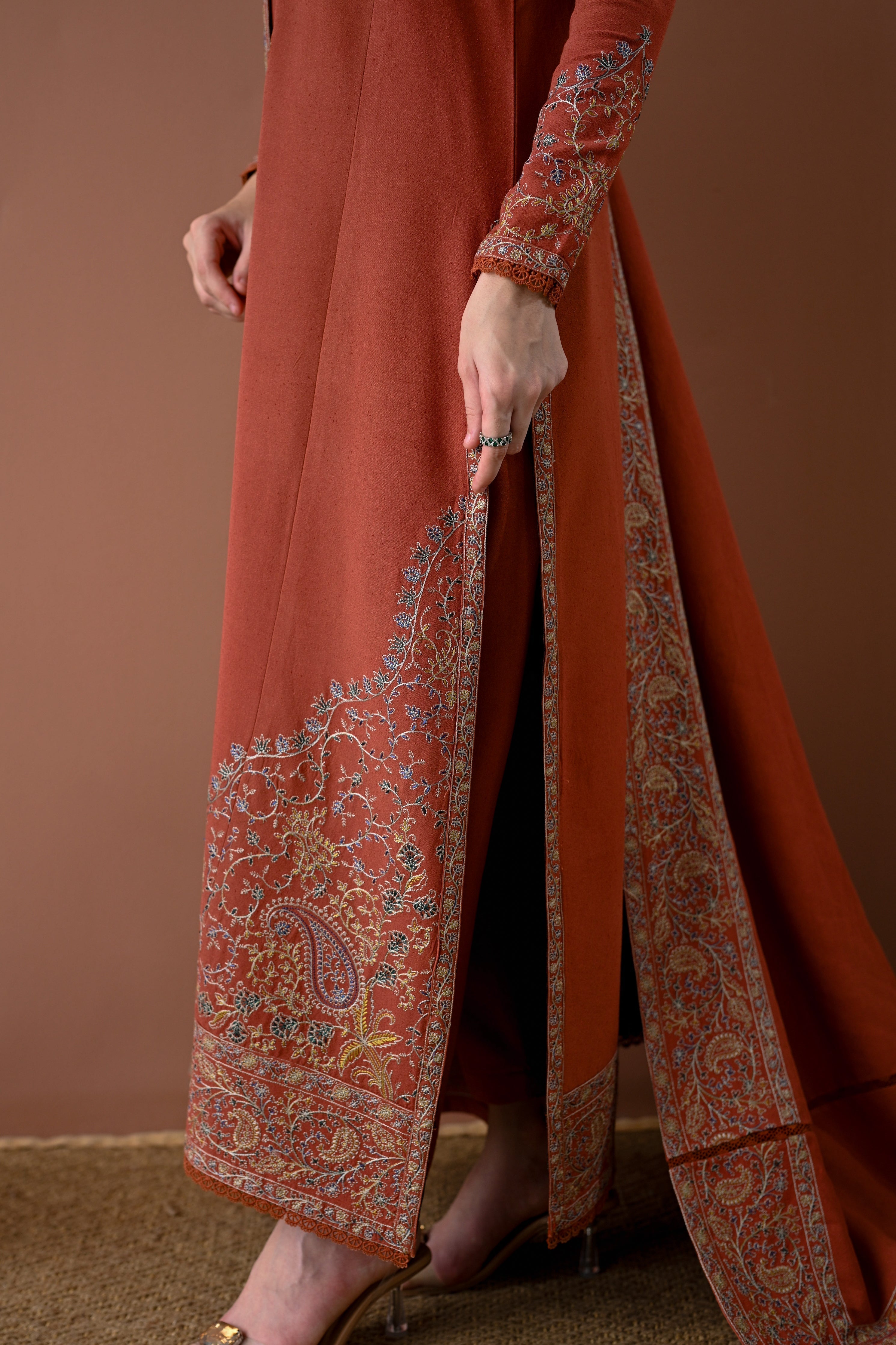 3PC LAWN EMBROIDERED SHIRT WITH LAWN EMBROIDERED DUPATTA AND TROUSER- 679